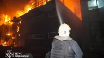 Рятувальники на місці пожежі в Одесі / Фото: ДСНС