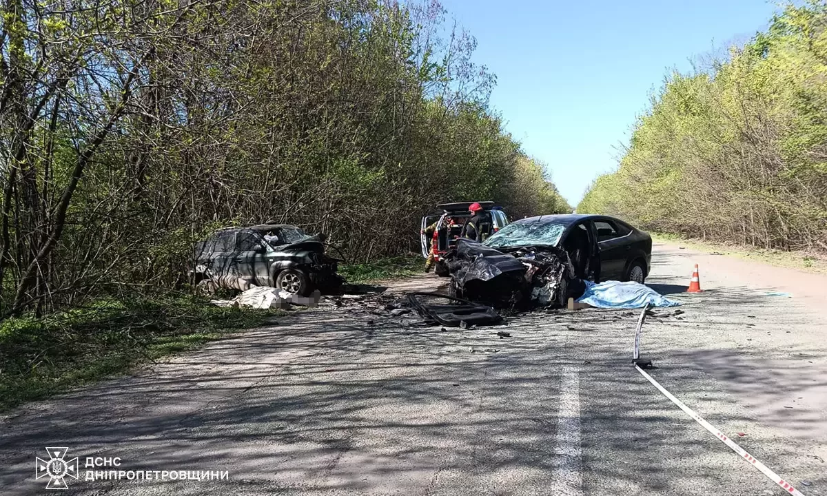 В Днепропетровской области в ДТП погибли три человека / Фото: ГСЧС