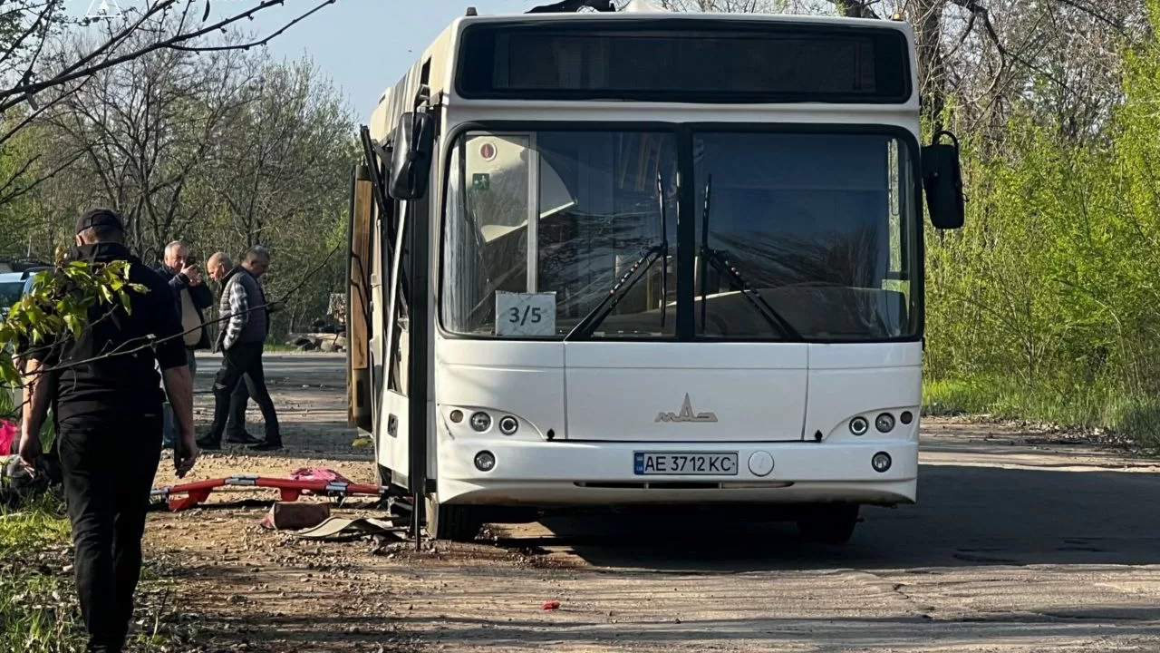 Russians attacked a bus with people in Marhanets, nine people were killed / Photo: SES