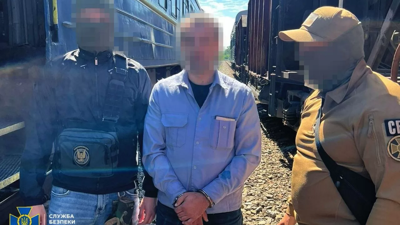 Затриманий за підозрою в роботі на РФ працівник Укрзалізниці / Фото: СБУ