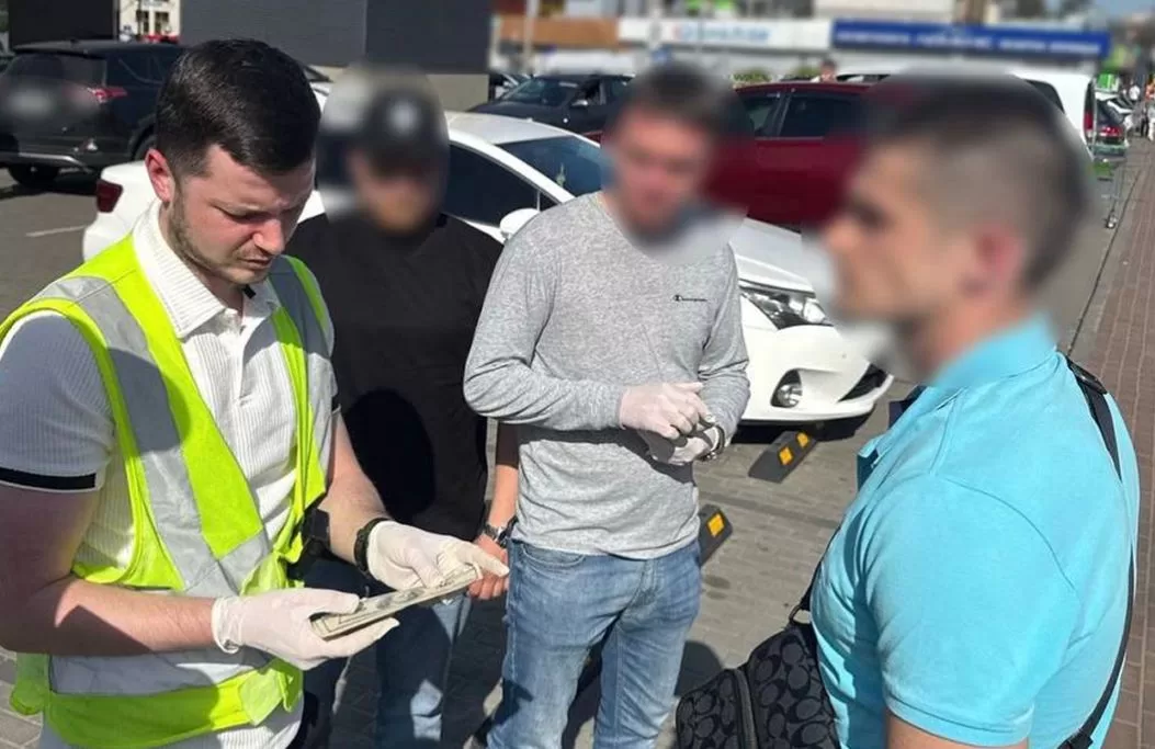 Посадовця КМДА викрили на хабарі / Фото: Нацполіція