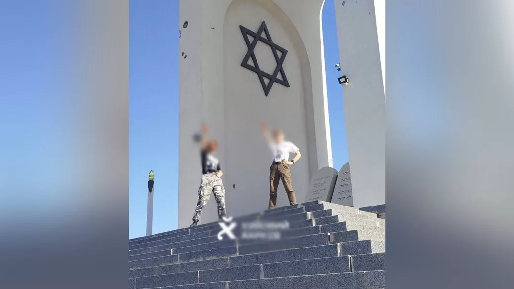 Подростки позируют в Дробицком яру / Фото из соцсетей