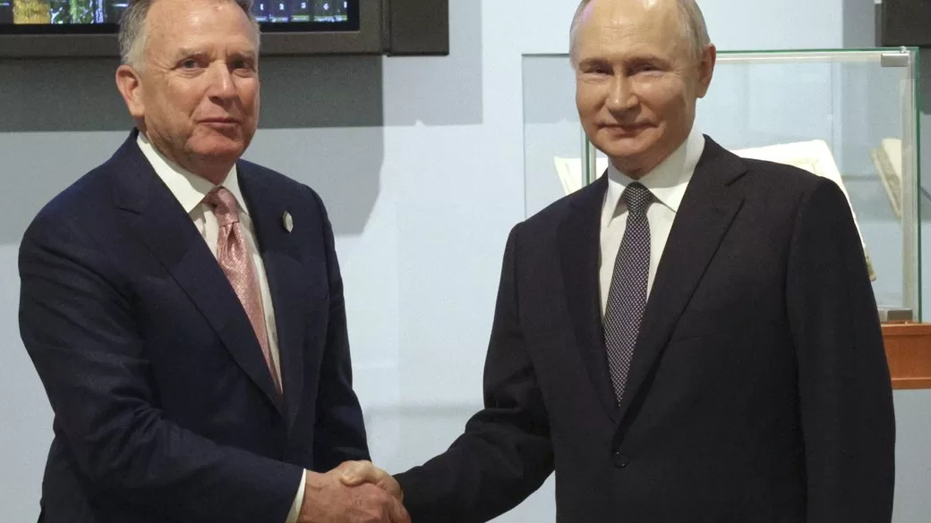 Руководитель России Владимир Путин и специальный представитель президента США Дональда Трампа Стив Уиткофф / Фото: AP