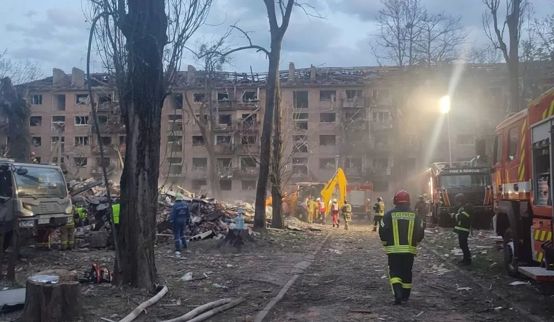 Аварійно-рятувальна операція у Києві / Фото: Нацполіція