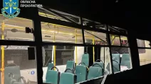 Поврежденный российским ударом автобус в Херсоне / Фото: Херсонская областная прокуратура