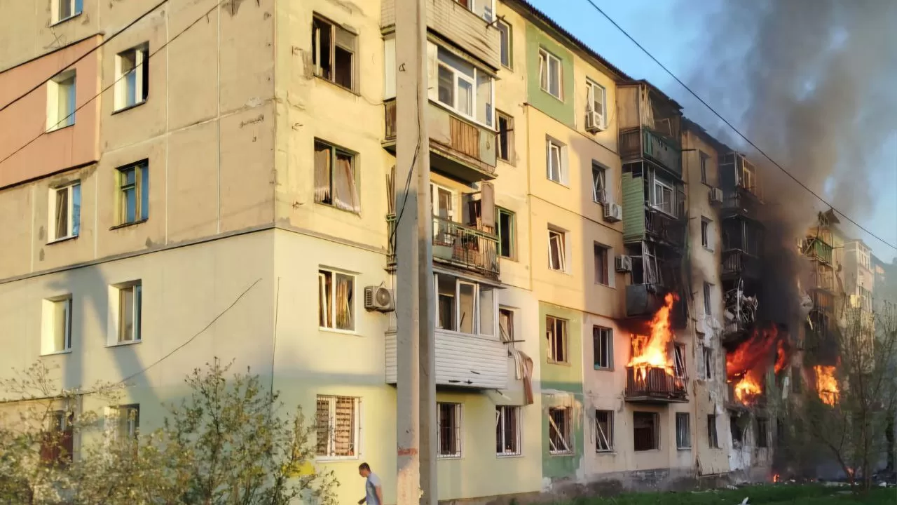 Fire in a house in Pavlohrad / Photo: Dnipropetrovsk Regional State Administration