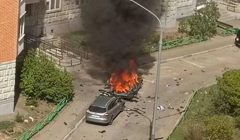 Volkswagen Golf після підіриву російського генерала / Фото з соцмереж