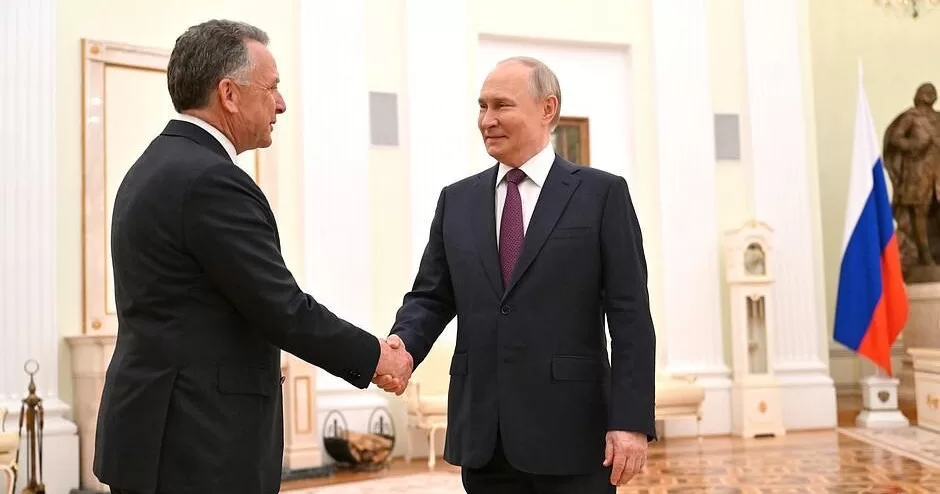 Посланник Трампа Виткофф и Владимир Путин во время встречи в Кремле / Фото ТАСС