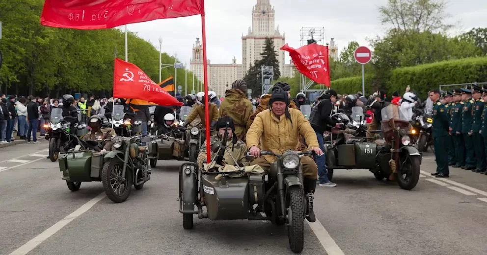 Починається так званий «тур перемоги»: члени російського націоналістичного мотоклубу «Нічні вовки» вирушають у свою щорічну пропагандистську поїздку до Берліна і на загальний старт сезону / Фото Московське агентство новин