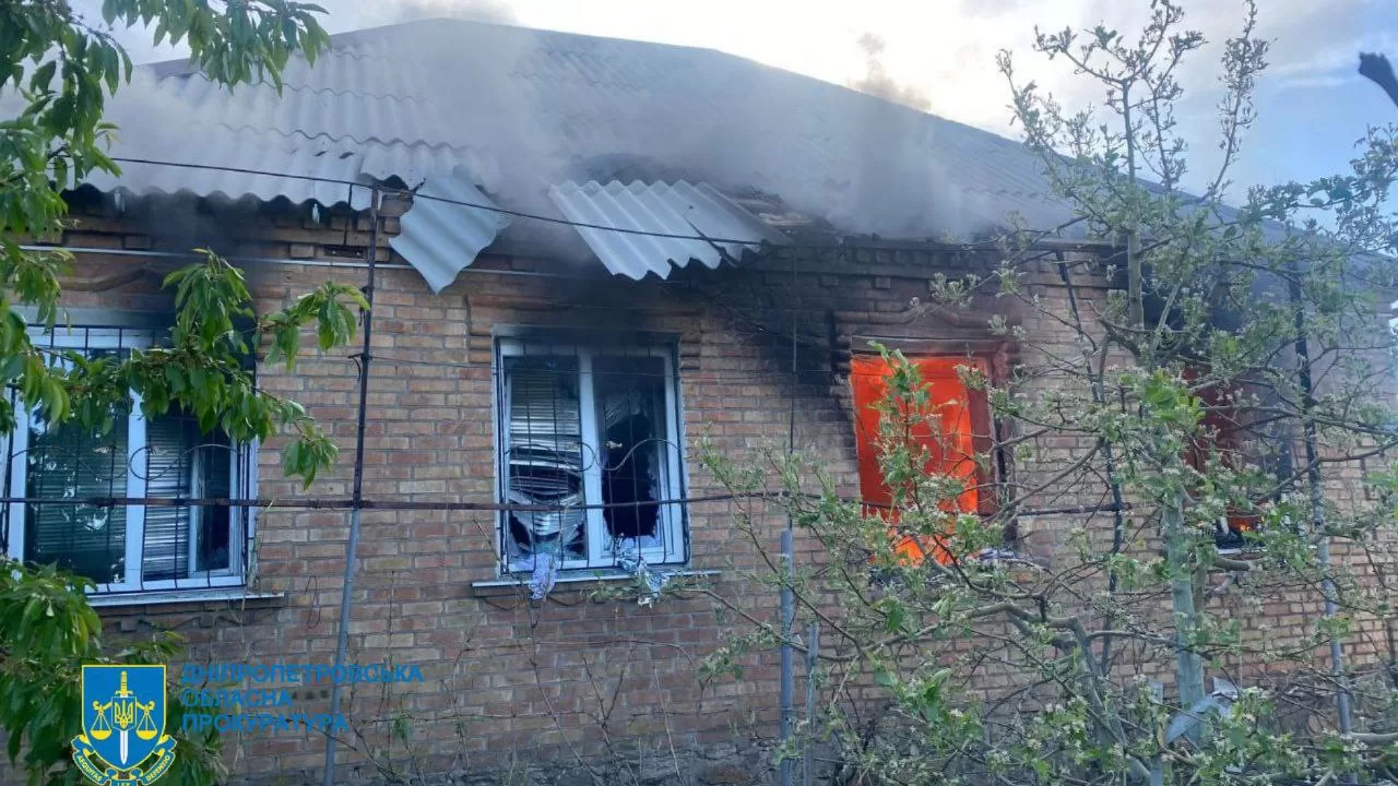 Пожежа внаслідок обстрілу на Дніпропетровщині / Фото: Дніпропетровська обласна прокуратура