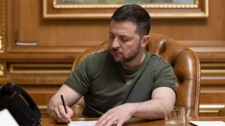 Зеленський підписав закон про виплату 15 млн гривень сім’ям полеглих цивільних добровольців