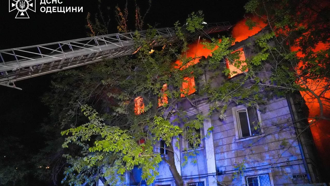 Пожар в Одессе после атаки дронов / Фото: ГСЧС Одесской области