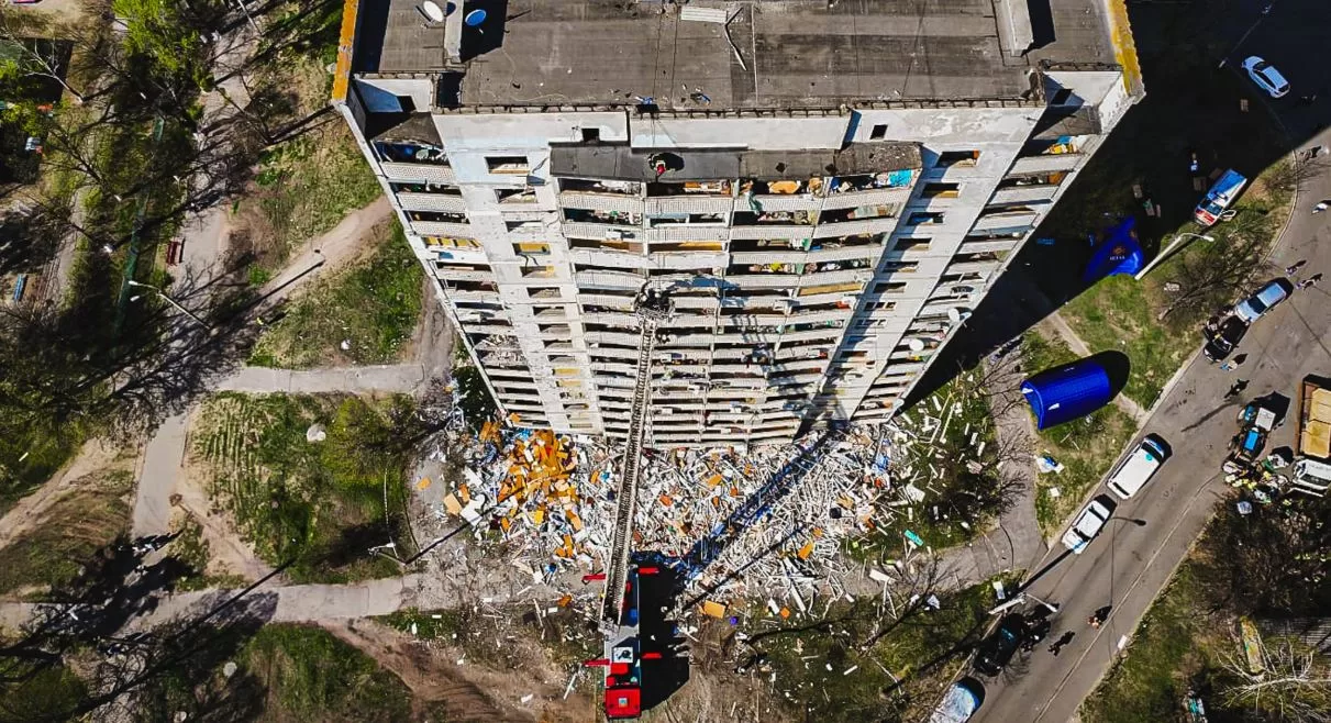 Emergency rescue operations after the Russian strike. Kharkiv, 18 April / Photo: State Emergency Service of Ukraine