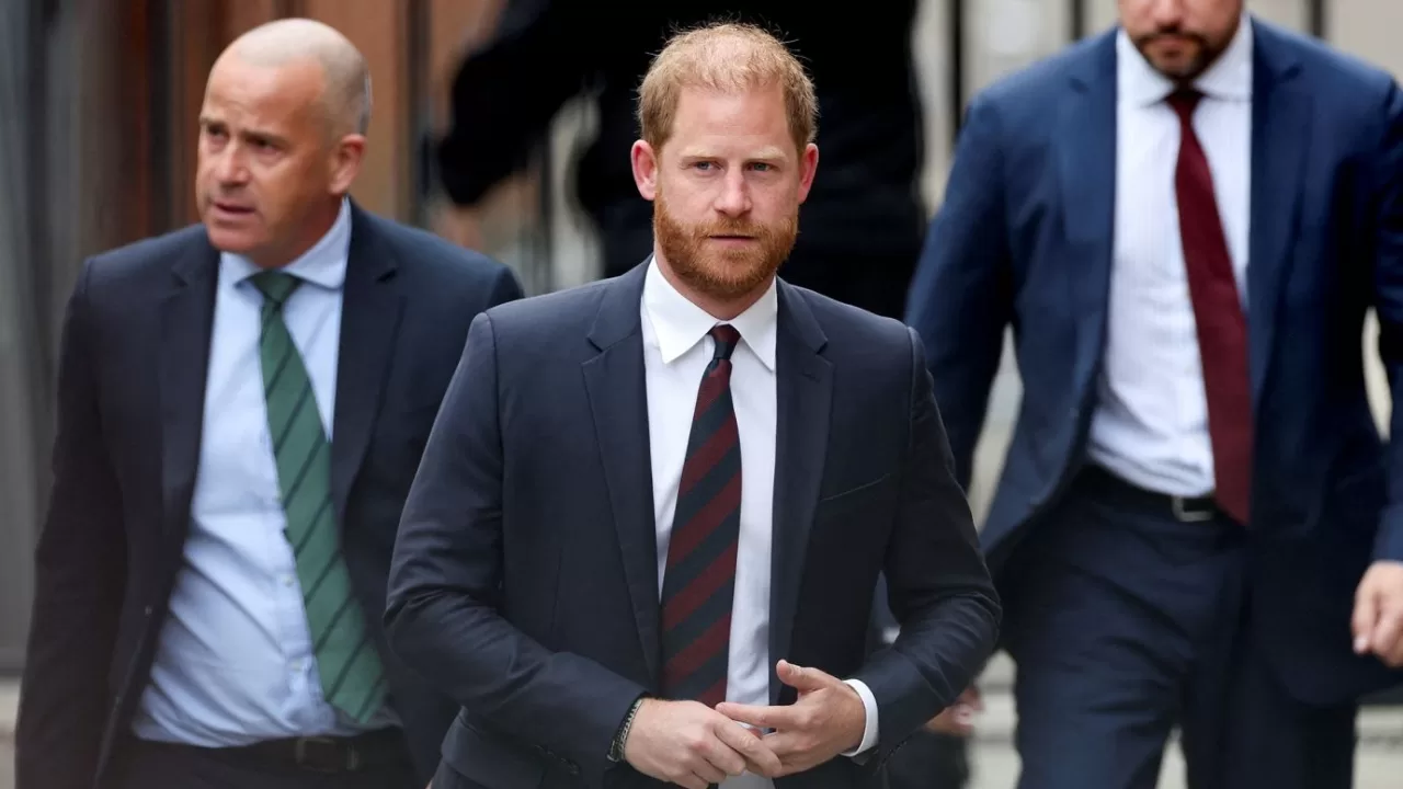 Принц Гаррі каже, що його батько, король Чарльз, більше не розмовляє з ним, але сподівається на примирення / Фото CNN