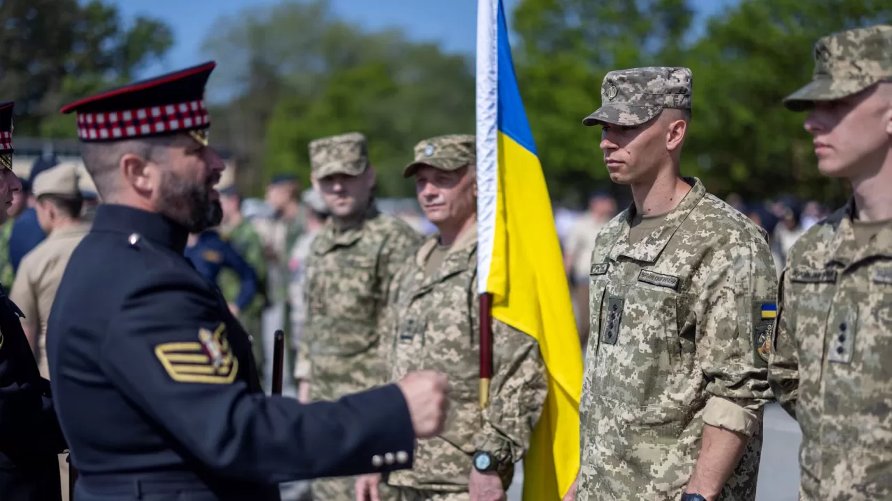 Українські військовослужбовці на репетиції параду з нагоди 80-ї річниці Дня перемоги у Другій світовій війні / Фото Міністерство оборони Великої Британії