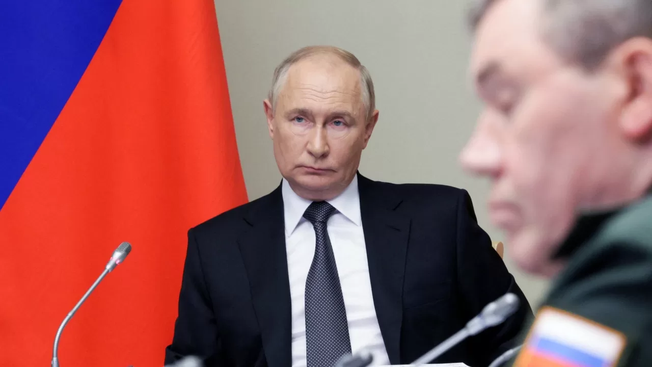 Vladimir Putin holds a meeting with security officials and regional governors to discuss the situation in the Kursk region, 12 August 2024 / Photo Reuters