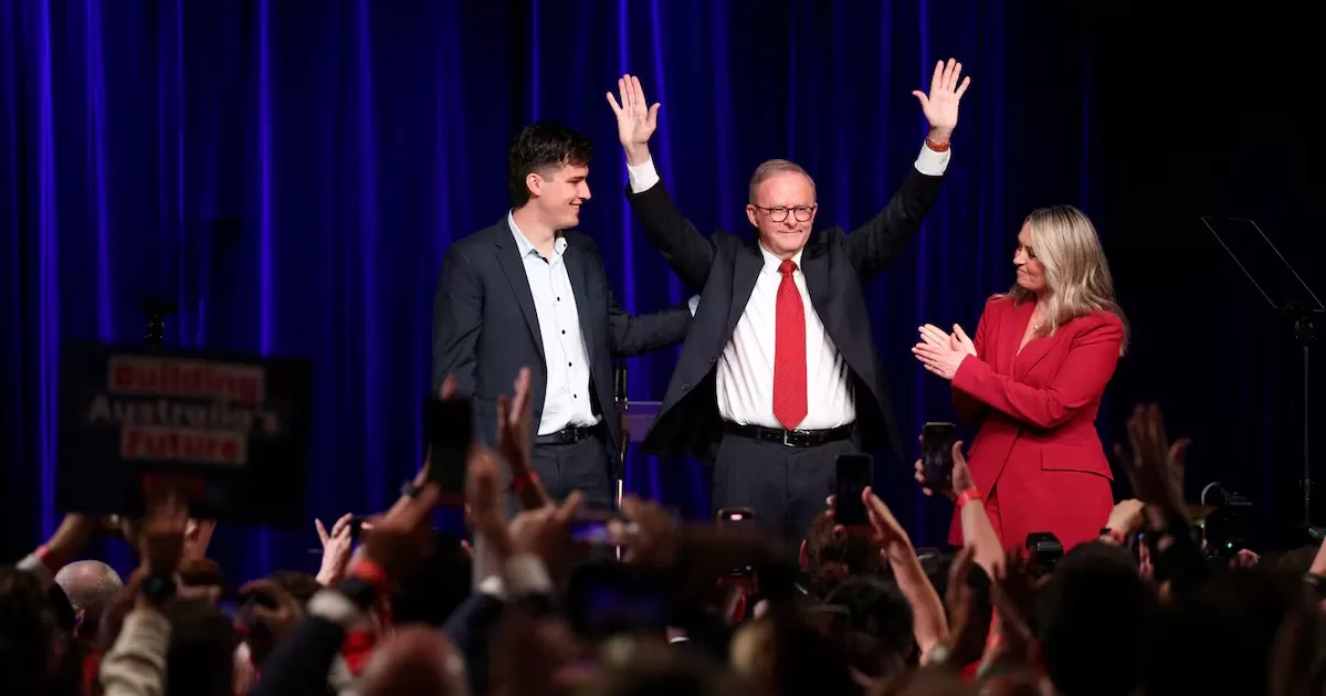 Прем'єр-міністр Австралії Ентоні Альбанізі святкує перемогу на федеральних виборах на вечірці Лейбористської партії. Сідней, Австралія, 3 травня 2025 / Фото Reuters