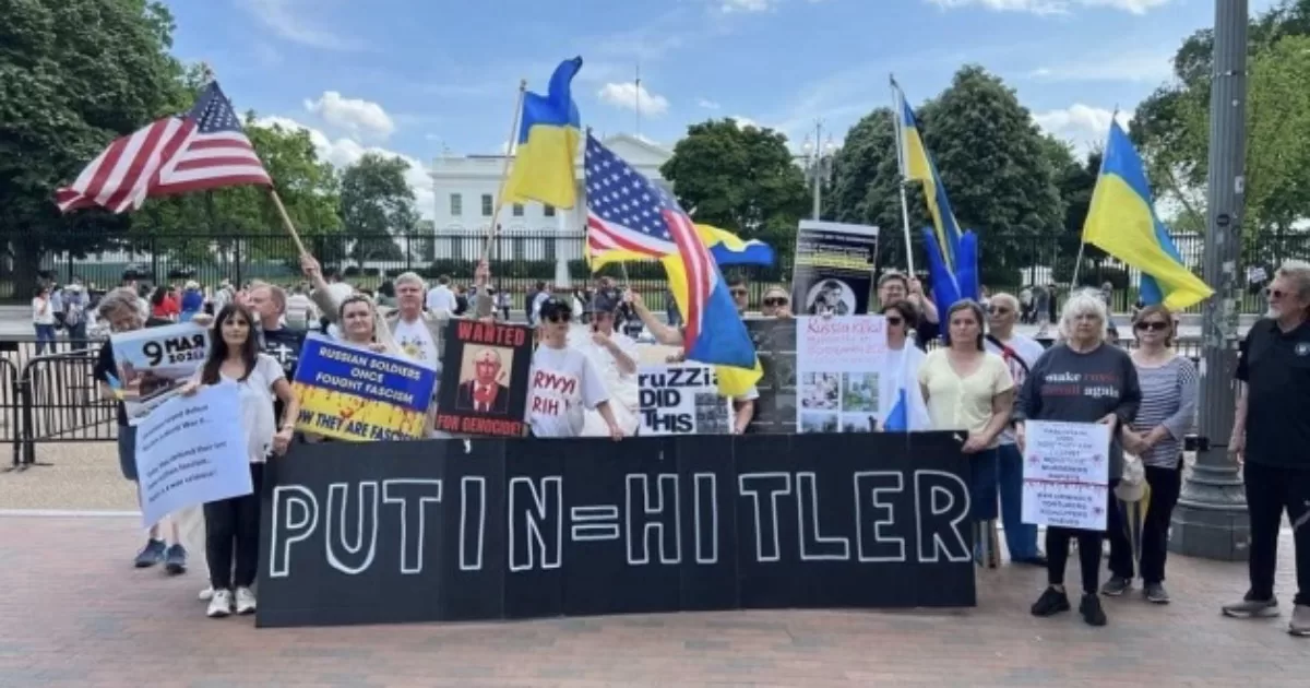 У Вашингтоні прибічники Росії вийшли на марш «безсмертного полку», українці влаштували контрзахід / Фото Укрінформ