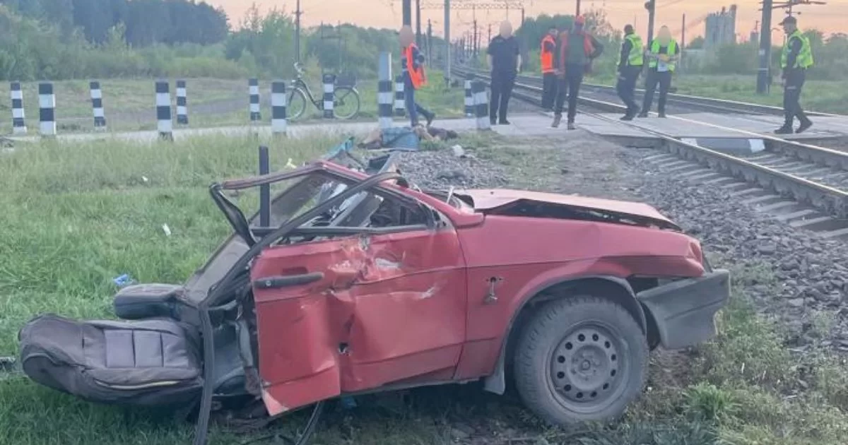 У Дубенському районі внаслідок наїзду потягу на авто загинули два брати / Фото Нацполіція