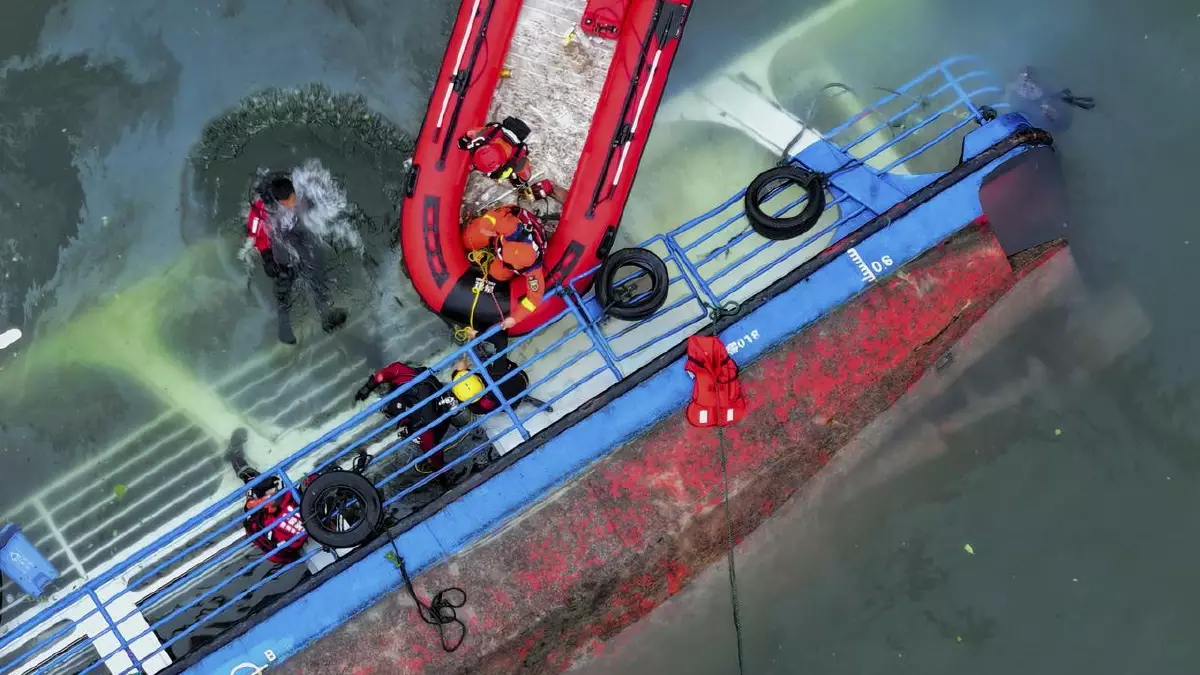 Десятеро людей загинули внаслідок перекидання човнів в Китаї / Фото: canberratimes.com.au