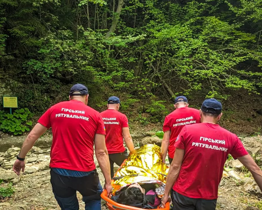 У Карпатах травмувалася туристка / Фото: ДСНС