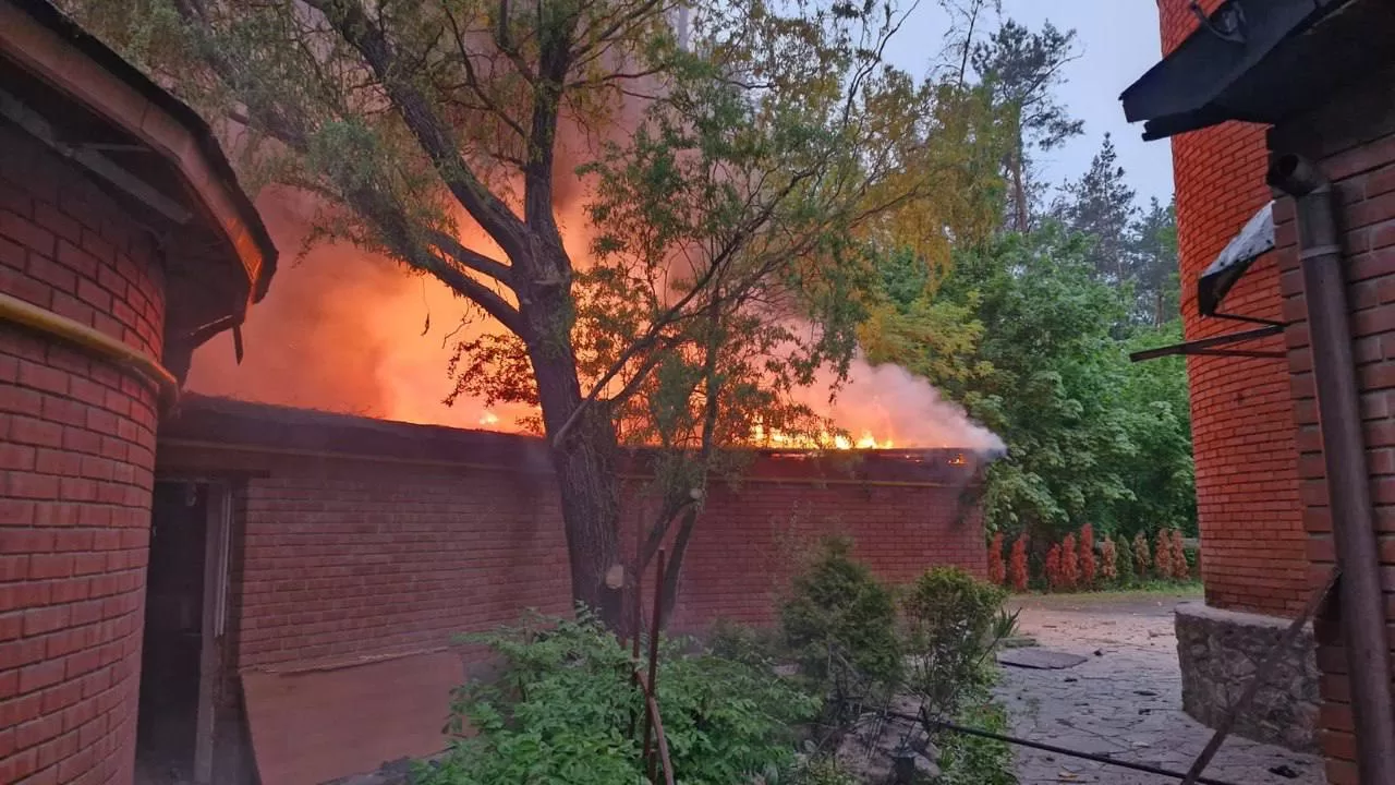 Пожар после атаки «шахедов» на Харьков 6 мая / Фото: Олег Синегубов