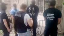 Затримання підозрюваних у вимагання грошей в Одесі / Фото: Нацполіція