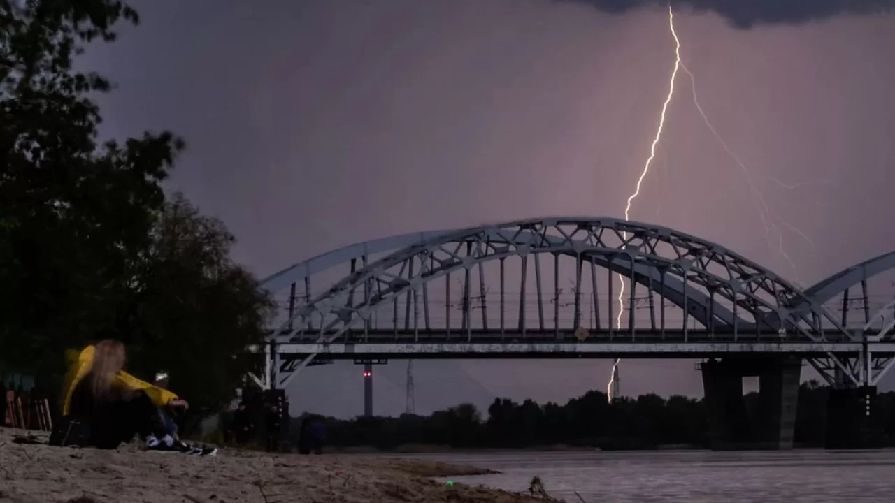Блискавка у Києві / Фото: istetsen / Instagram
