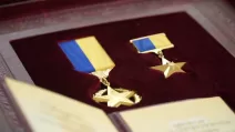 Орден "Золота Зірка", який вручають Героям України / Фото: Офіс президента України