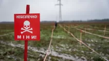 Надпис "Небезпечно! Міни!" / Фото: Суспільне