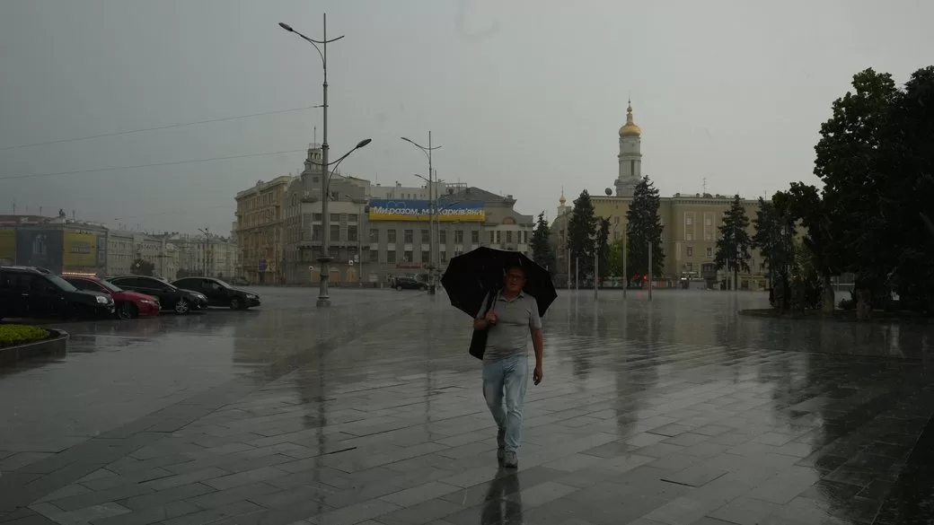 Майдан Конституции в ливень, Харьков / Фото: Суспільне