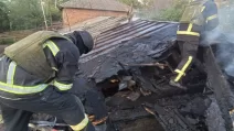 Пожежа на місці обстрілу в Дніпропетровській області / Фото: Сергій Лисак