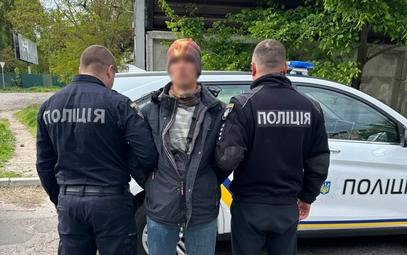 Затримання підозрюваного у погрозах працівникам ТЦК / Фото: Поліція Чернігівської області
