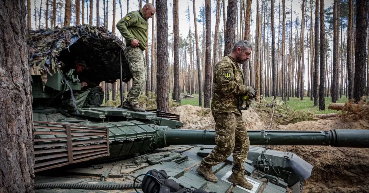 На фото члени екіпажу танка 115 окремої механізованої бригади / Фото 115 ОМБр