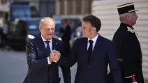 Президент Франції Емманюель Макрон (праворуч) і прем'єр-міністр Польщі Дональд Туск / Фото: REUTERS