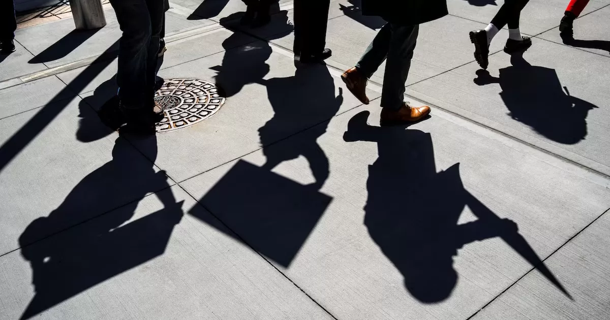 Мітинг на підтримку федеральних службовців біля будівлі 26 Federal Plaza, федерального офісного центру в Нью-Йорку, 25 березня 2025 року / Фото Reuters