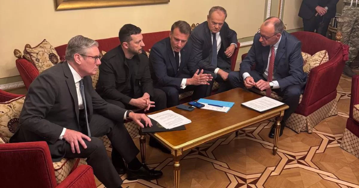 Зліва - направо: прем’єр-міністр Великої Британії Кір Стармер, президент України Володимир Зеленський, президент Франції Еммануель Макрон, глава уряду Польщі Дональд Туск і канцлер Німеччини Фрідріх Мерц / Фото @ermaka2022 