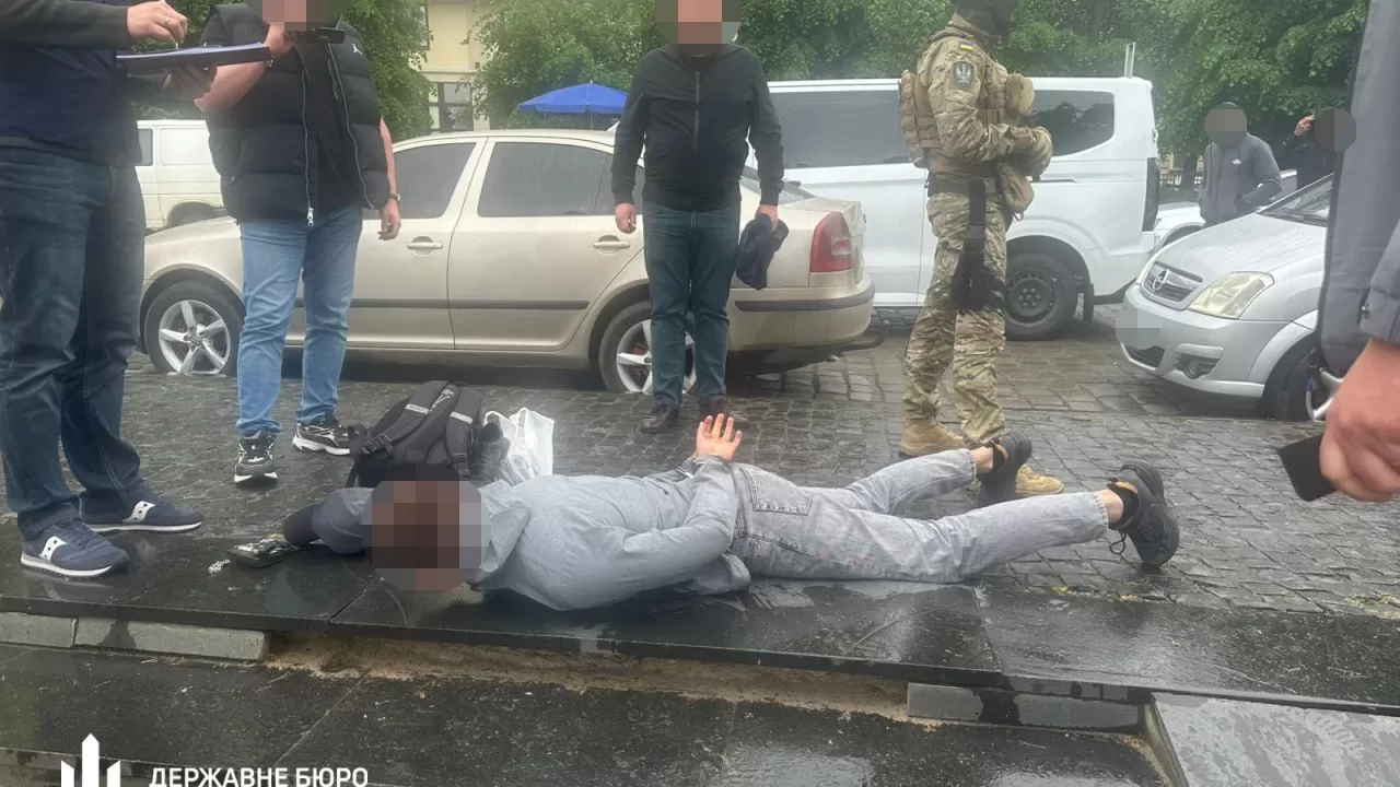 На Буковине задержали правоохранителя, который организовал схему для уклонистов / Фото: ГБР