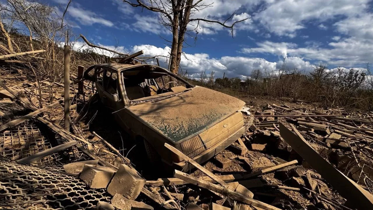 Уничтоженное жилье и автомобиль в Донецкой области / Фото: Донецкая областная прокуратура
