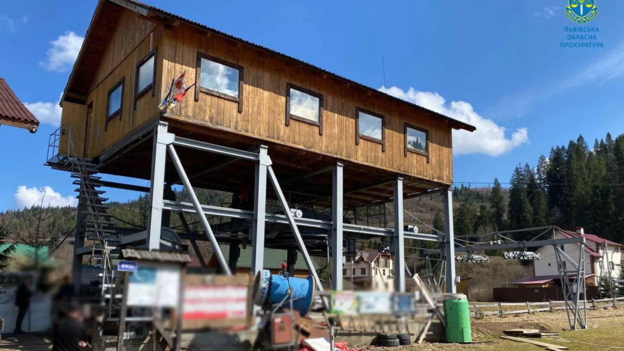 У Славському туристка випала з підйомника з висоти понад 7 метрів / Фото: Львівська обласна прокуратура