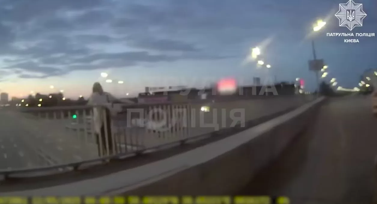 У Києві жінка намагалася вкоротити собі віку / Скриншот