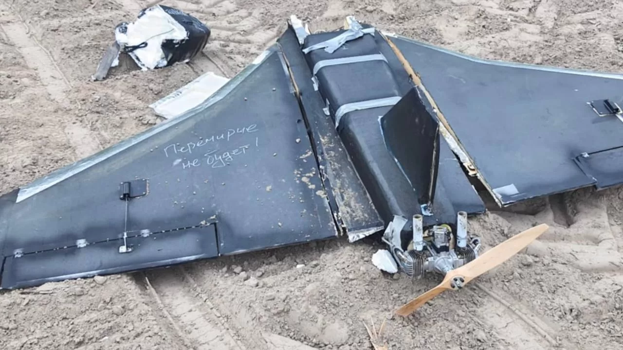 Downed Russian UAV with the inscription ‘There will be no truce’ on its wing / Photo: t.me/serhii_flash