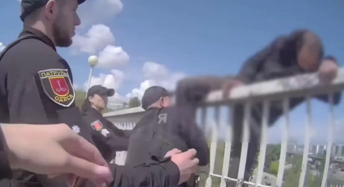 В Одессе патрульные предотвратили самоубийство / Скриншот