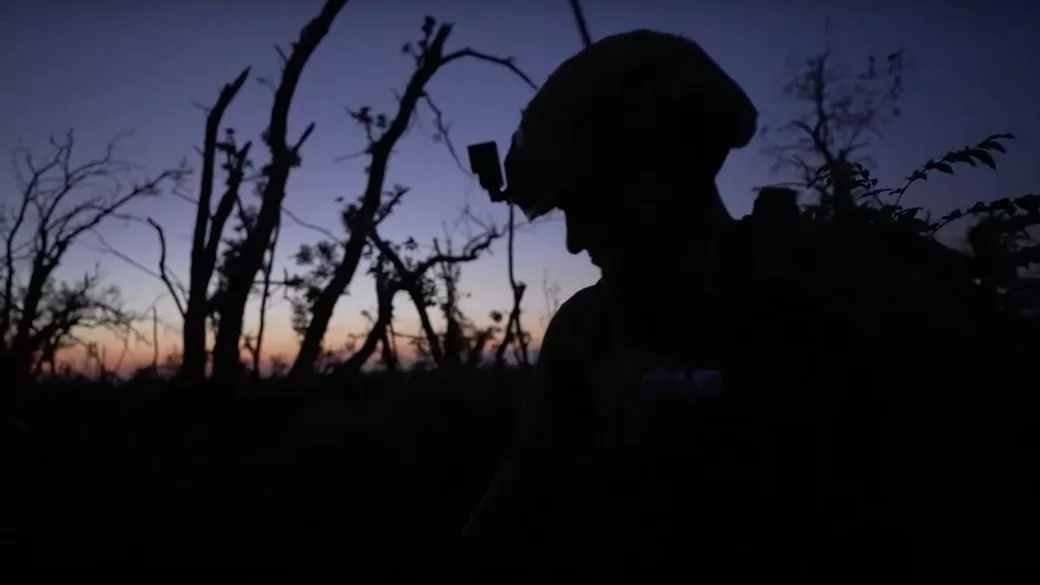 Кадр із фільму Мстислава Чернова "2000 метрів до Андріївки"