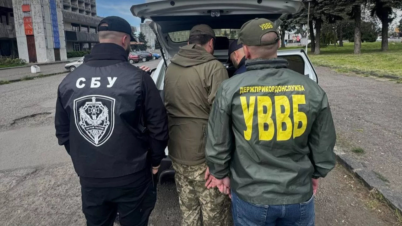 Пограничник из Чопского отряда попался на взятке за содействие в побеге уклониста / Фото: ГПСУ