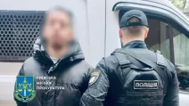 До України екстрадували з Німеччини підозрюваного у шахрайстві / Фото: Київська міська прокуратура