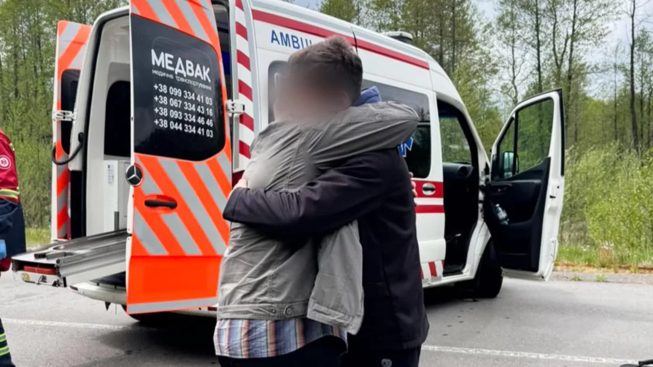 Не виделись более трех лет: удалось вернуть 15-летнего парня из ВОТ Украины к его отцу / Фото Facebook Дмитрий Лубинец