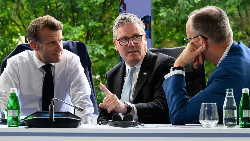 Президент Франції Еммануель Макрон, прем'єр-міністр Великої Британії Кір Стармер та канцлер Німеччини Фрідріх Мерц / Фото: Reuters