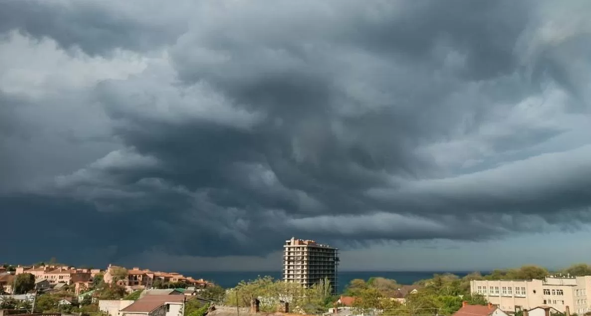 Грозовые тучи в Одессе / Фото: t.me/xydessa