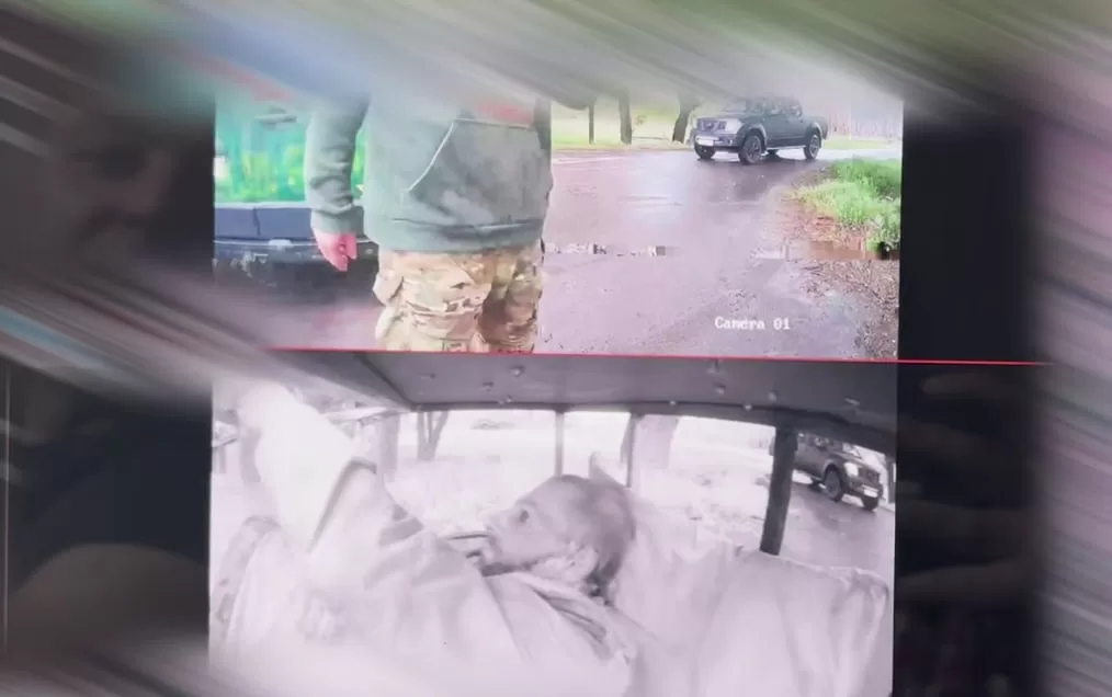 Evacuation of a wounded person by a ground drone / Screenshot